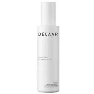 Švelnus, bet giliai valantis veido prausiklis ,,Purifying Cleansing Gel‘‘ kruopščiai pašalina visus nešvarumus ir sebumo perteklių, kartu palaikydamas natūralią odos apsaugą. Sudėtyje esanti salicilo ir azelaino rūgštis bei vilkdalgių ekstraktas veiksmingai kovoja su spuogais. Pantenolis, niacinamidas ir opuncijų ekstraktas ramina odą bei užtikrina malonų ir veiksmingą odos valymo ritualą. Naudojant šį prausiklį Jūsų oda ne tik atrodys ir jausis švariai, bet bus sveika ir švelni. Kam skirtas šis veido prausiklis? Normaliai, mišriai ir riebiai odai. Taip pat tinka riebiai, rožinės paveiktai odai.